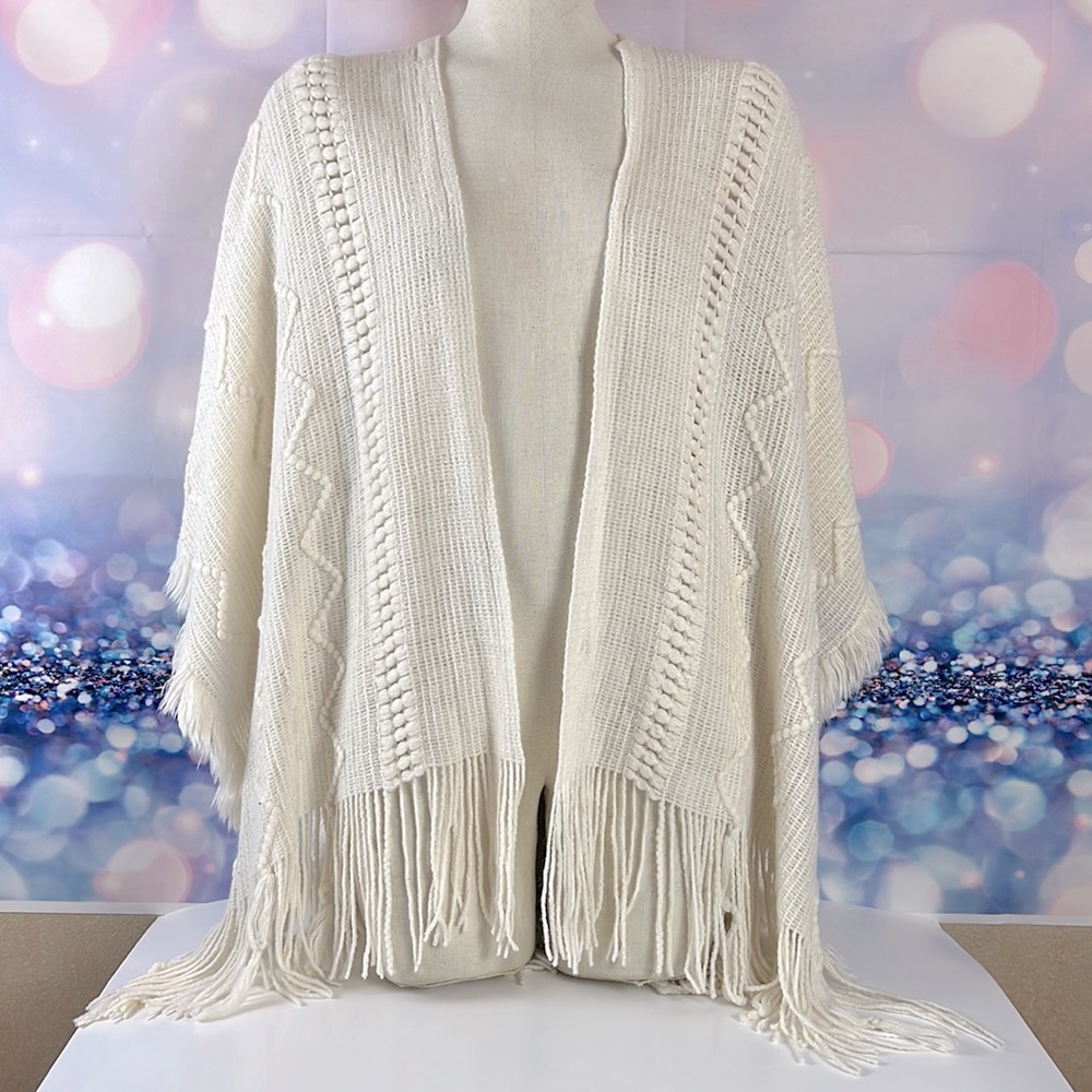 Ana & Kate. Shawl. Off white. One size fits most.